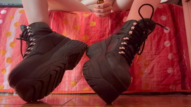 LDBMistress: Čichání mých bot, Prasátko