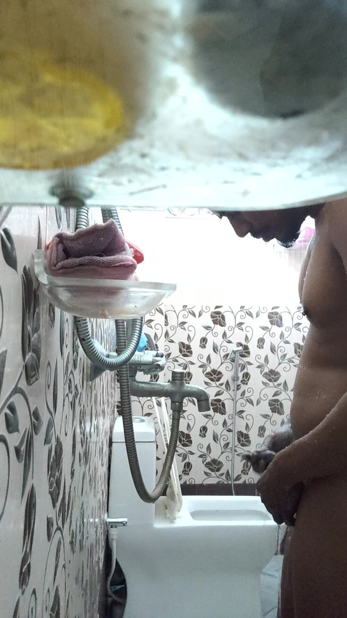 Alick Das: Wet, Messy Strokes. Building up Till I Can’t Hold It...