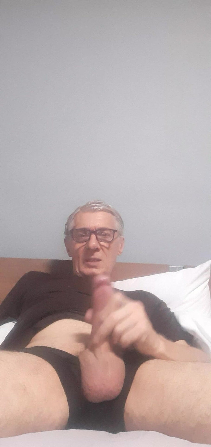 Big uncut hard cock: Sega szarpanie masturbacja