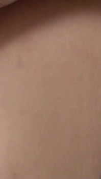 La tettona ladyboy rabeche viene scopata analmente da un latino fino all'orgasmo