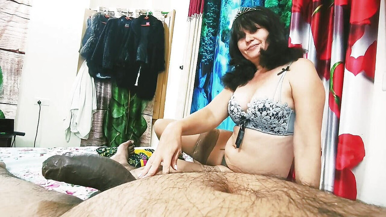 Bolly Karma: Gorąca współlokatorka dziewczyna uwielbia mojego penisa