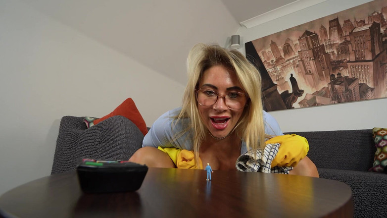 CALLIE ROKS: La casalinga arrapata trova un prenditore durante i lavori a...