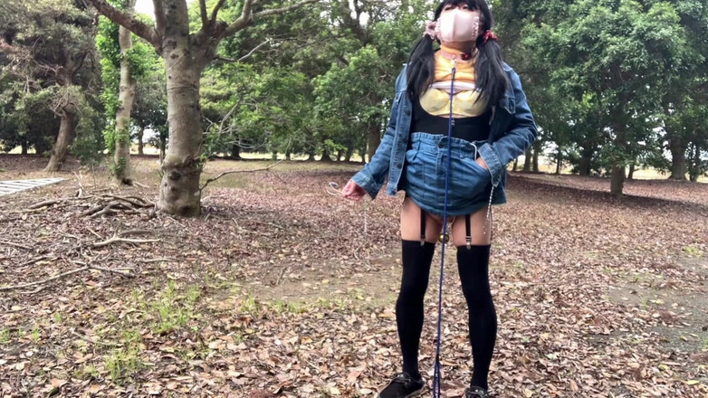 megu2002: Zelfstandige training nr. 34 Strakke rok opgerolde beha zichtbaar lopen