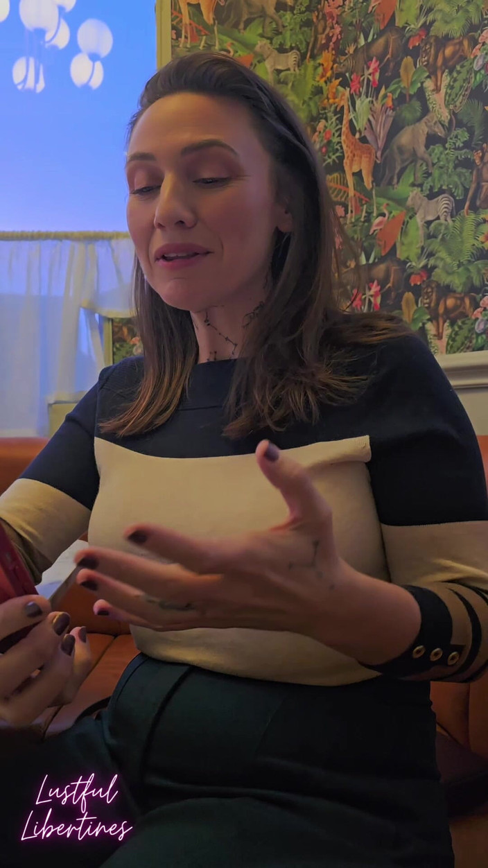 Lustful Libertines: İş arkadaşımın bana yanlışlıkla videosunu gönderdiğini sanmıyorum.