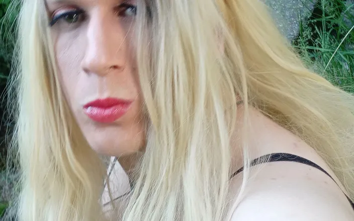 MadziaCD: Magda anal outdoor