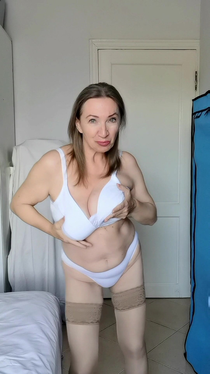 MariaOld: Huge Natural Mature Bounsing Tits in White Lingerie