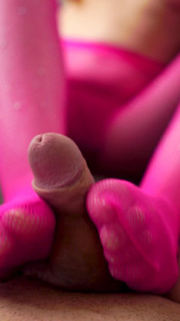 Sudut pandangan pertama footjob pantyhouse merah jambu