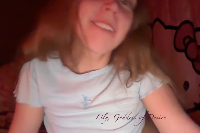 Lily, Goddess of Desire: Sexy dívka svádí na webkameře