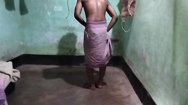 Desi Tits: Прямий друг вперше наздогнав у нижній білизні чувака