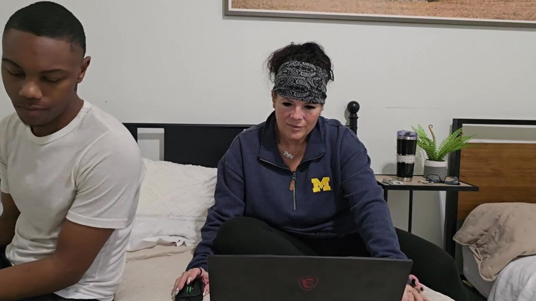 Cory Strokes: Hollee huntress cory strokes joystick kullanıyor