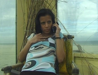 Flash Model Amateurs: O tipă sexy cu țâțe mici vorbește la telefon