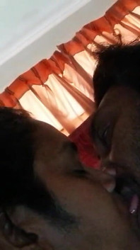 meri aanti ke phoole nipals ko chherna
