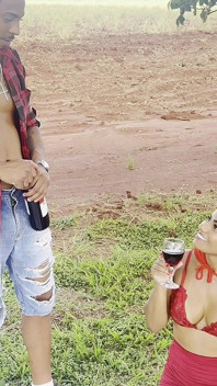 Naughty Little Riding Hood bertemu dengan Lumberjack Eater dan melepaskannya di tengah-tengah jalan