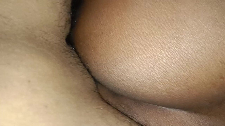 Desi Chamiya: 夜にデシの妻とセックスする