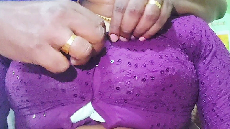 Desi Mohini: Сводный брат занялся сексом со сводной сестрой в спальне