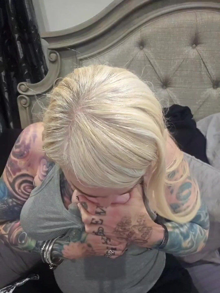 DagnyPink: 看我舔和吮吸我的