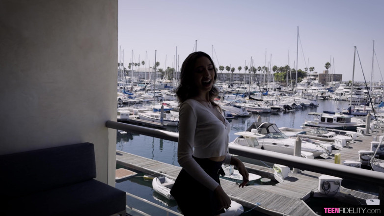 Teenfidelity: Teenfidelity - Kimora Quin ha una figa stretta &amp; ha bisogno di...