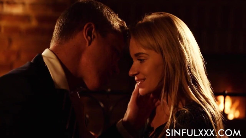 Sinfulxxx: Sexe romantique au foyer par SinfulXXX