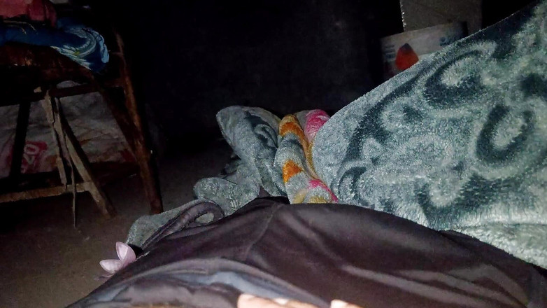 Suhana vloge: India hermanastra dando mamada y paja hindi audio