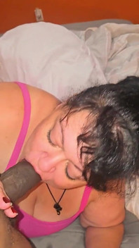 Fuckmeat 熟女吮吸大黑屌并被干菊花直到阴户潮吹