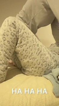 여성 간의 레슬링과 간지럼