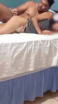 Aynı anda iki göt sikiyorum, olgun üvey annem ve sıska kız arkadaşımın