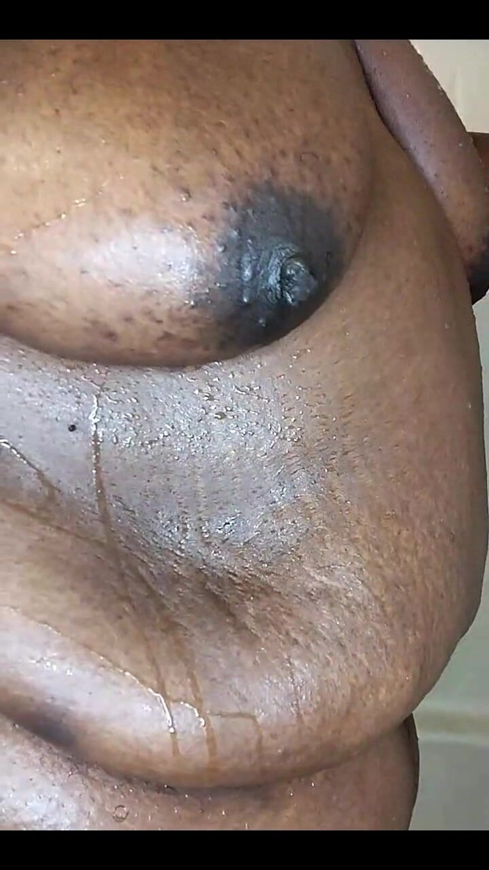 His Queen Suga: Shower Live