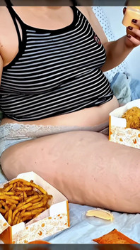 Nicole Stuffing on Fried Chicken & Teasing Her Growing Belly