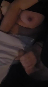 Prsatá MILF pokrytá spermatem