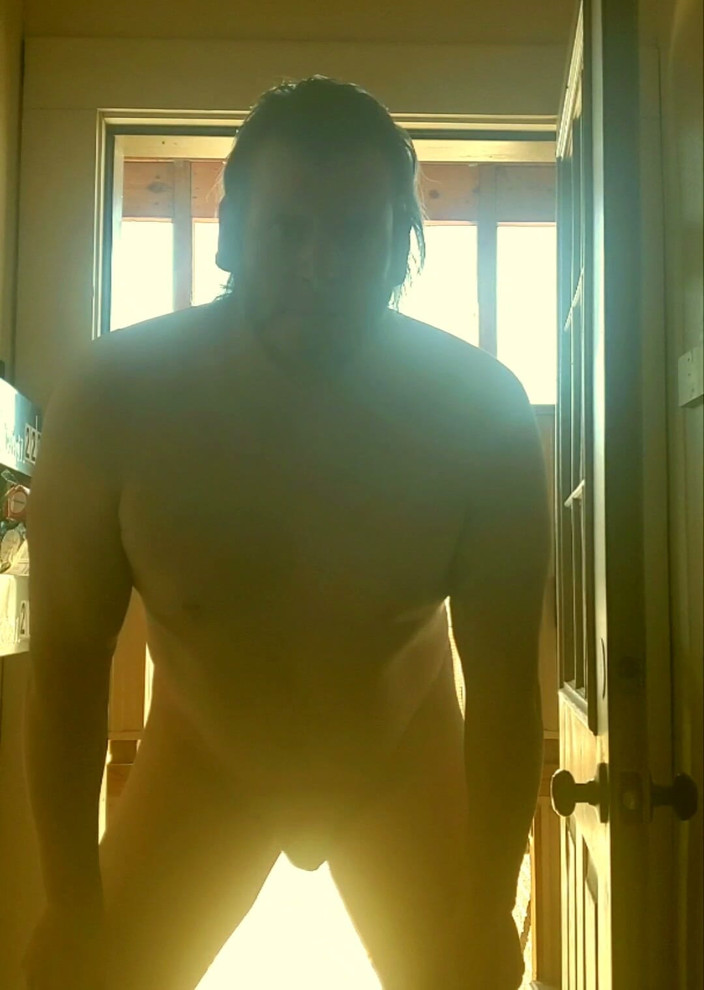 Lee Przybylowicz: Lee Przybylowicz lämnar sin dildo på bordet av sug