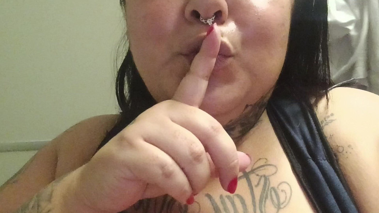 Mary Jhuana: Velká kráska děvka v koupelně v tělocvičně