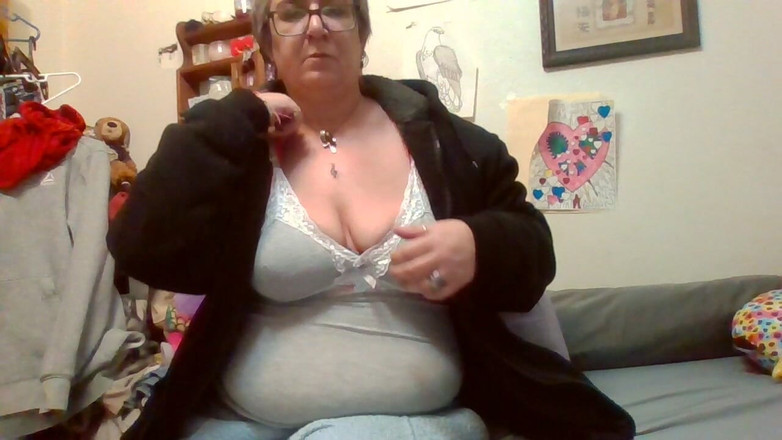 krazykristin: Strip tease de tetas de loción