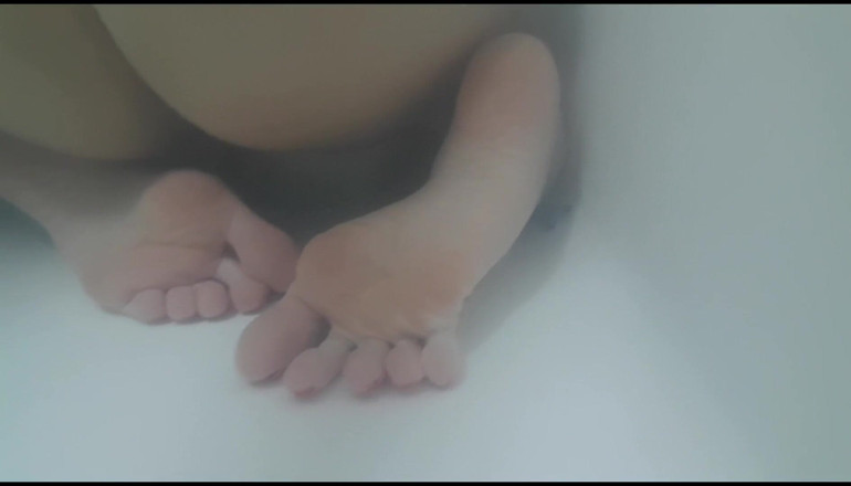 Erotic Tanya: Kinky ASMR JOI with feet underwater