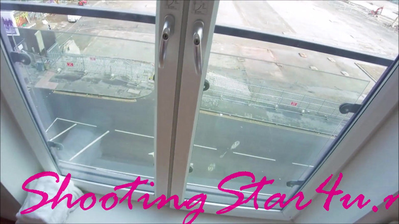 Shooting Star: MILF mengongkek pekerja pembinaan bertuah