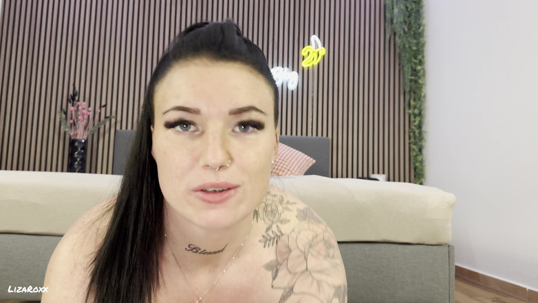 LizaRoxx: Hart Gespankt Und Bis Zum Orgasmus Abgeritten