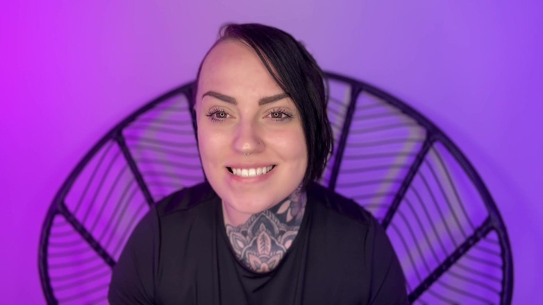 Miss Valentina: Penderaan dan kongkek telur