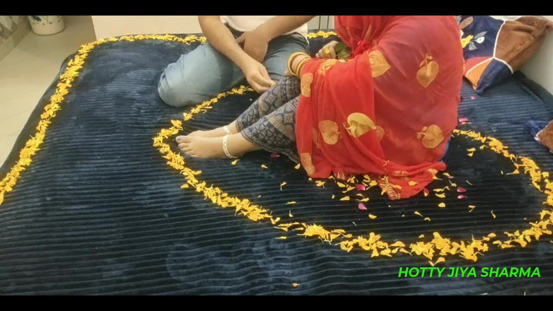 Desi Club House: Pas getrouwd heet stel romantiek in hotel