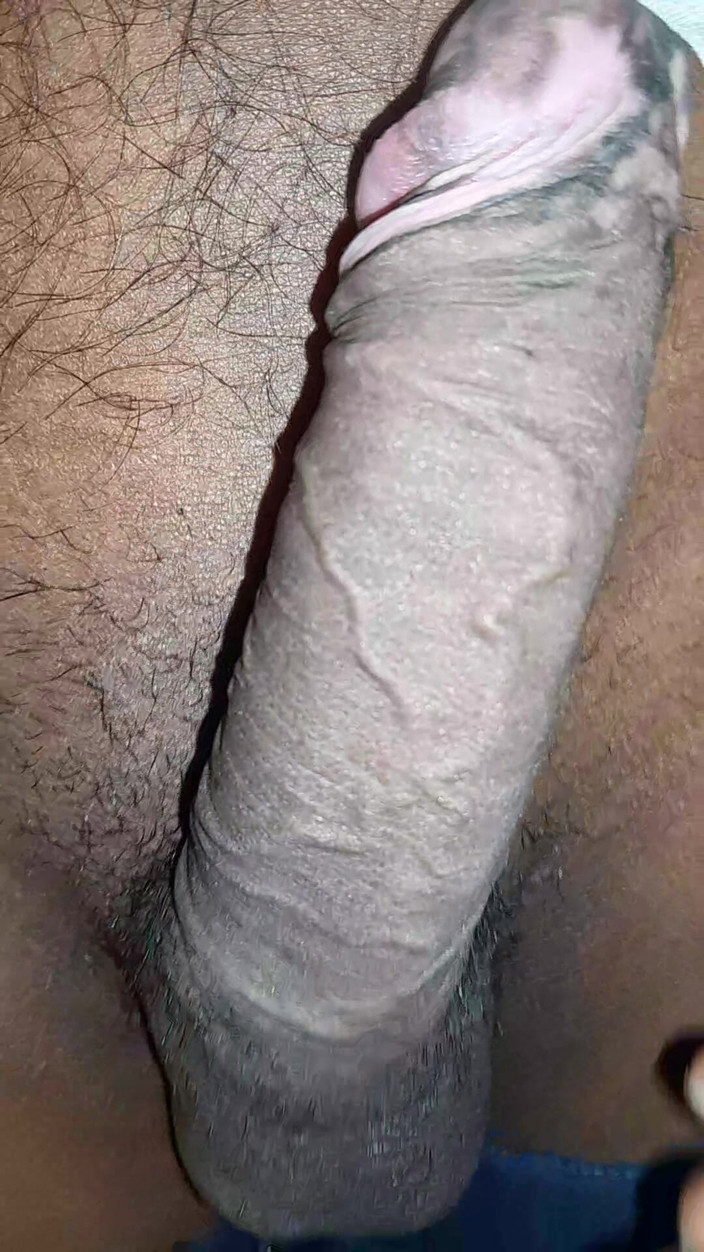 AKG: Мужчина дези мастурбирует