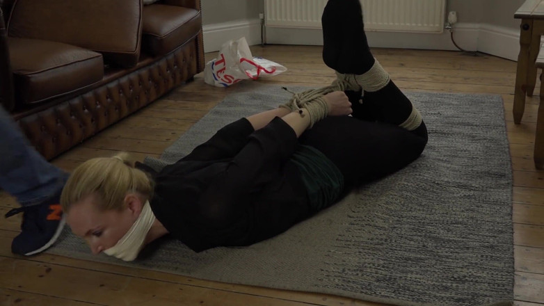 Restricting Ropes: Ariel Anderssen - otroctví