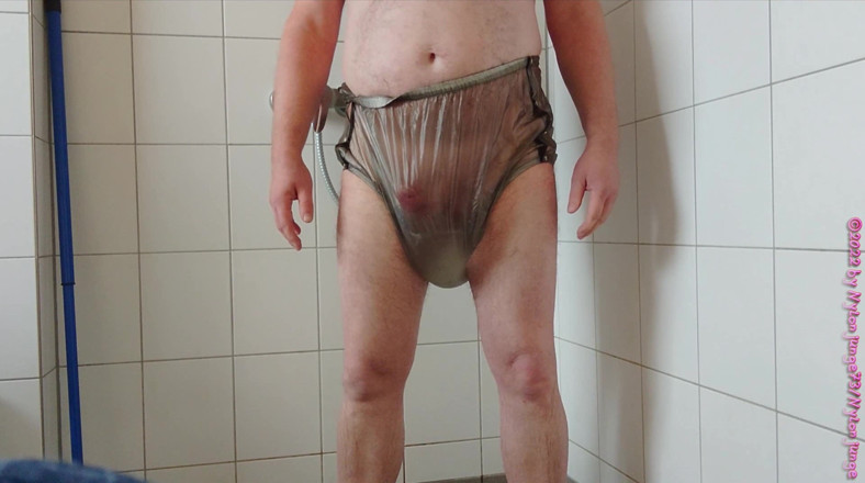Carmen_Nylonjunge: Test inkontinence Nylonjunge 3 *gumové kalhoty*