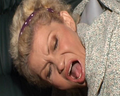 Private Lustpigs: Babička si užívá špinavou amatérskou orgii!