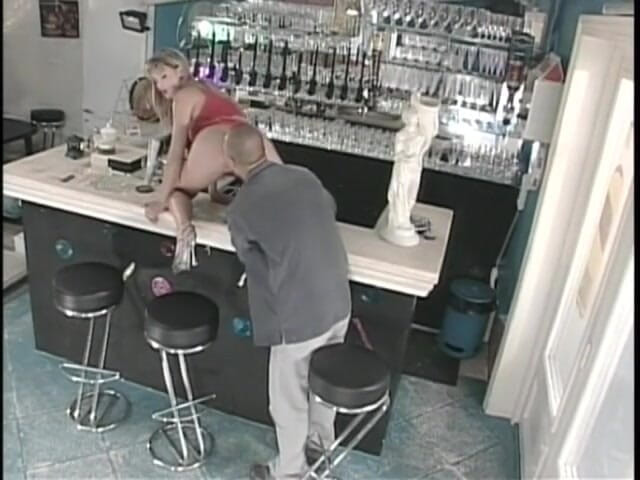 Fuck me Hard: Geile babe krijgt haar kont geneukt na het zuigen van...