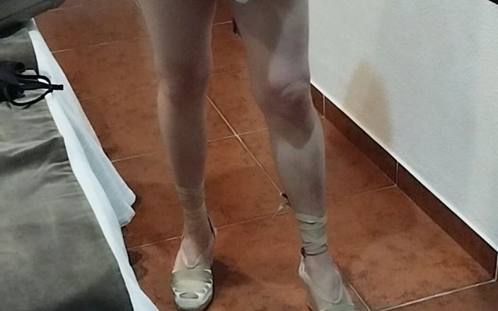 Morbosete000: In un perizoma con i tacchi di mia moglie