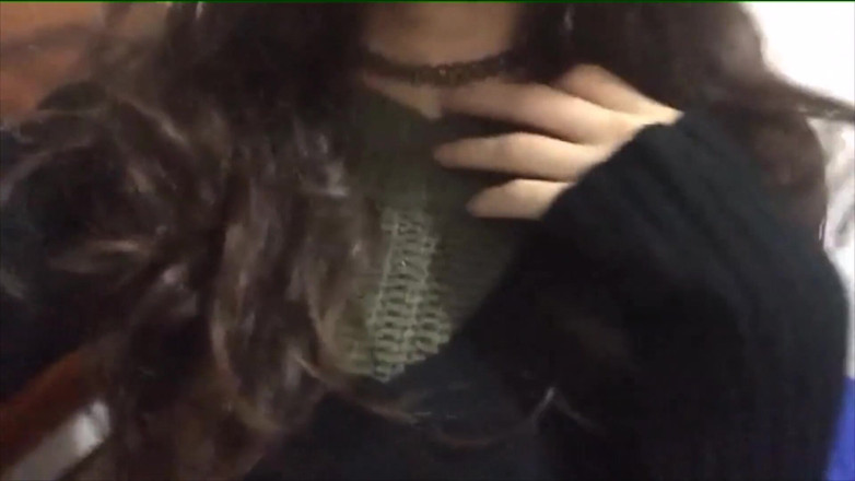 Adorable Teen: 내 처녀 보지에 열을 많이 느끼고, 나에게 그런 일이 일어날 때 어떻게해야할지 모르겠다!