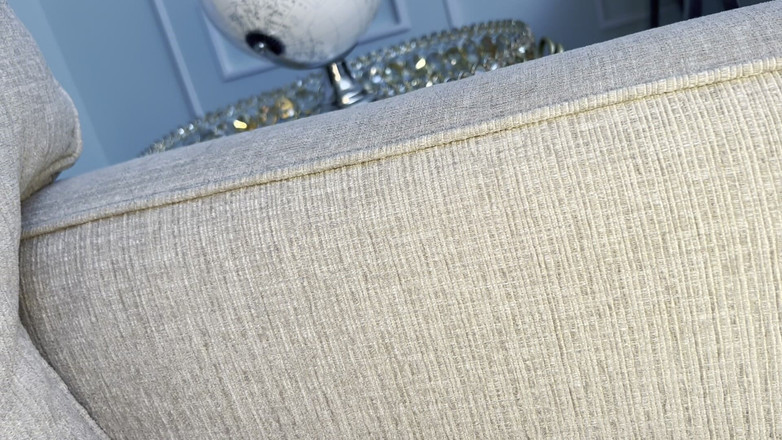 Thiccvision: Büyük memeli sarışın bir yabancıyı emiyor