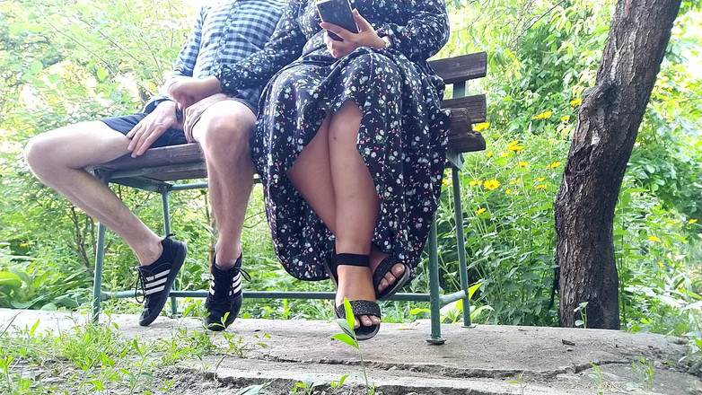 OurFetishLife: Zlobivá MILFka je dost nadržená na to, aby udělala domácí...