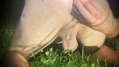 White Ukrainian Ass: Schöne anal-masturbation in der Natur, zum Singen von Kricketspielern.