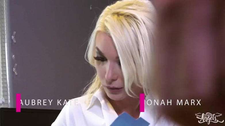 Trans Angels: Trans angels - Jonah iyi bir takım oyuncusu olmak istiyor, bu...