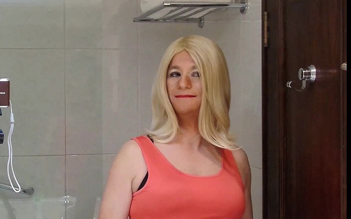 HectorChile1969: Crossdresser Fernanda Gomez Trying Wigs, care o place?