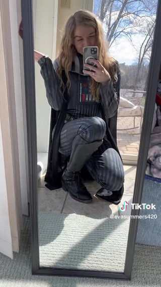 EvaSummers: Nsfw tiktok cosplay yıldız savaşları bayan vader seksi yırtık pantolon...
